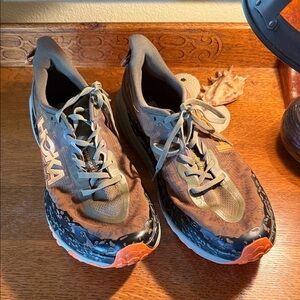 Hoka Men's Speedgoat 6 Running Shoes, size 11.5